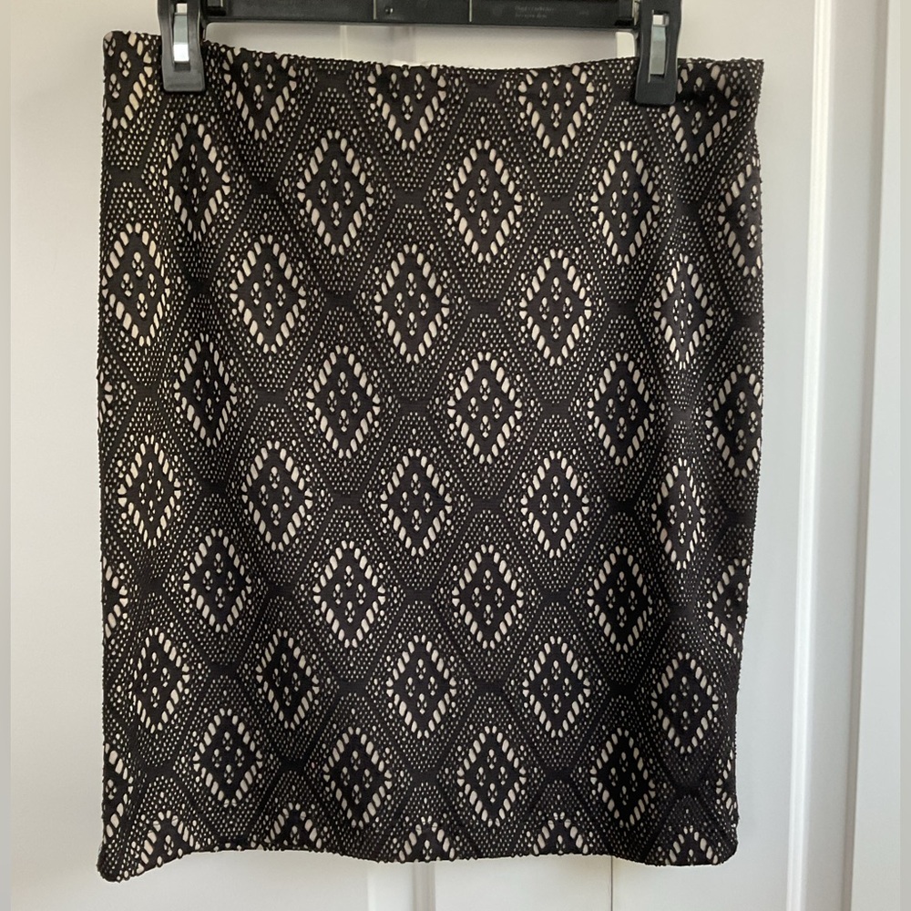 RENEE C Elvira Lace Pencil Skirt